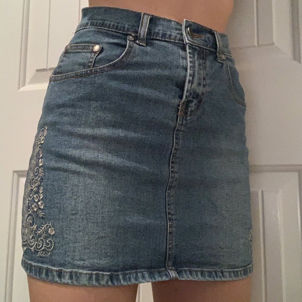 Embroidered denim mini skirt